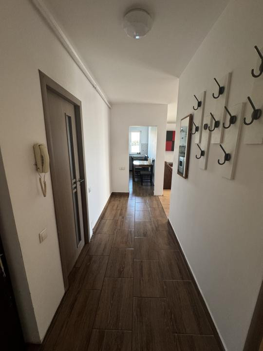 Apartament de închiriat, 2 camere, parcare, zona Terra