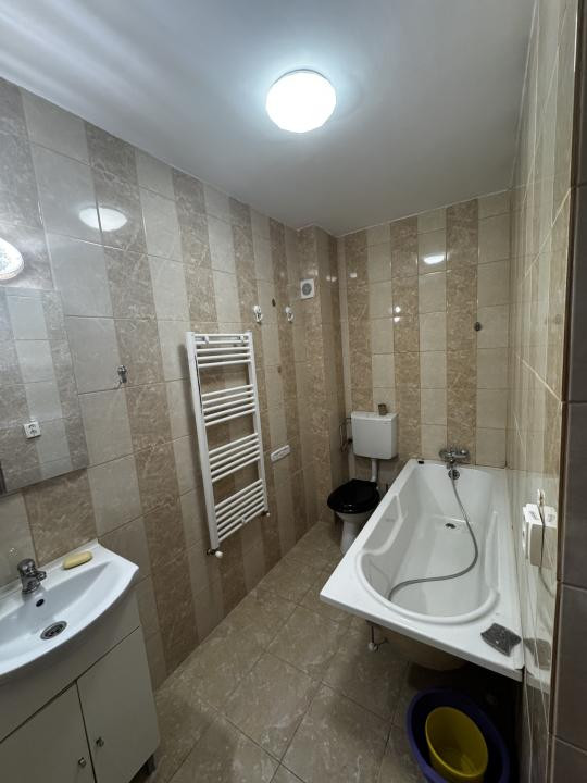 Apartament de închiriat, 2 camere, parcare, zona Terra