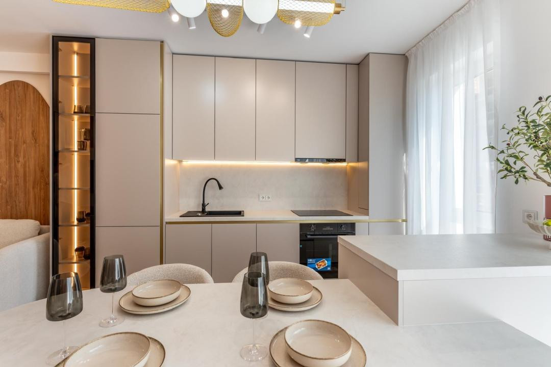 Apartament de 2 camere ultra lux, 50 mp , etaj intermediar, zona Tineretului