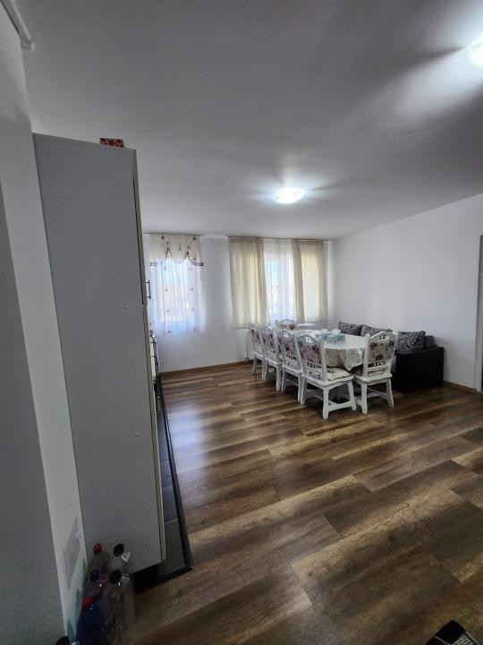 Apartament cu 2 camere, parcare, strada Teilor