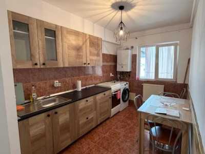 Apartament de inchiriat 2 camere decomandat si parcare!