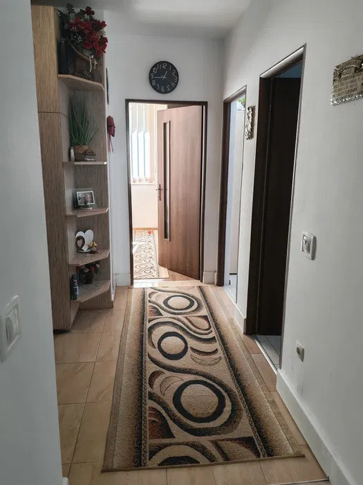 Apartament la etajul 1, balcon, langa VIVO
