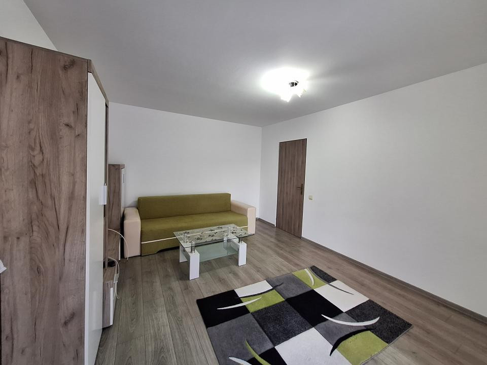 Apartament decomandat, parcare, balcon, zona JYSK, Floresti