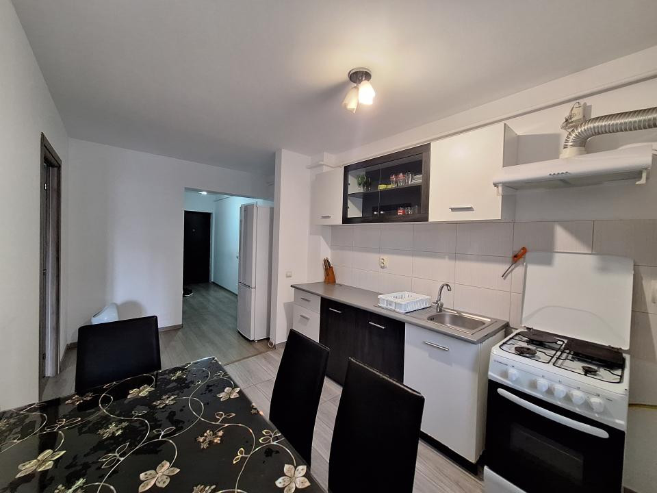 Apartament decomandat, parcare, balcon, zona JYSK, Floresti