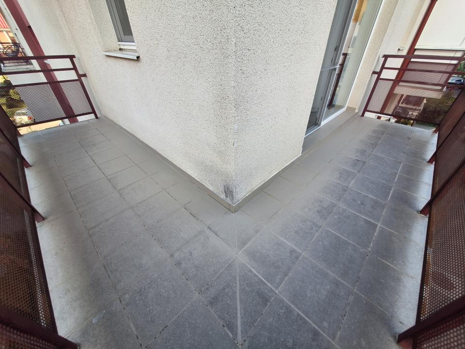 Apartament decomandat, parcare, balcon, zona JYSK, Floresti