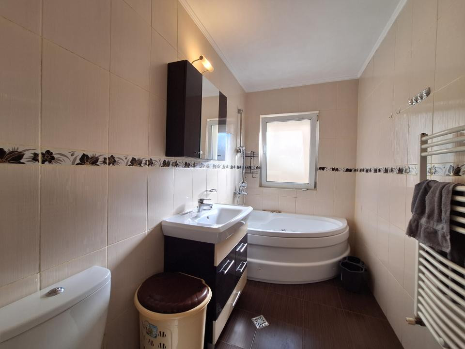 Apartament decomandat, 60 mp, etajul 1, zona Terra 