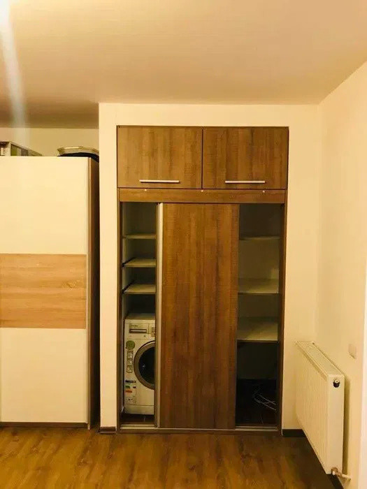 Apartament la etaj intermediar, parcare, balcon, zona Eroilor
