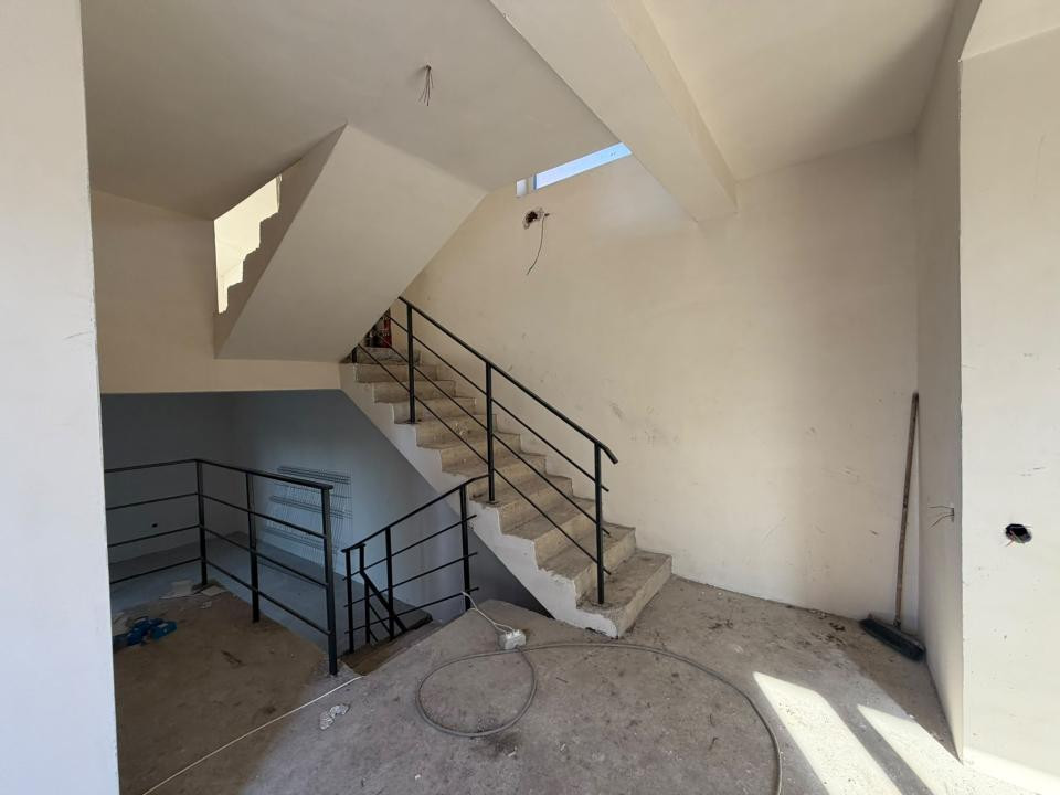 Duplex de vanzare 168 mp utili, 5 camere zona Oasului!