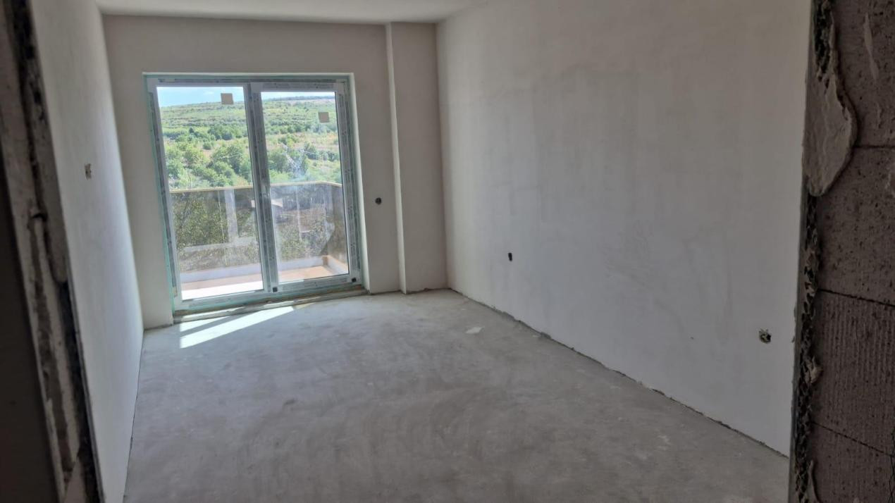 Apartament 2 camere, 53.5 mp, semifinisat, terasa  mp, zona Soporului