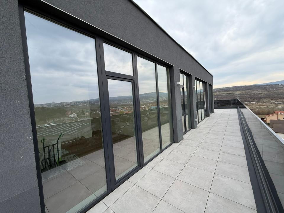 Penthouse - 84 mp utili - 3 camere - 3 bai - zona Sopor