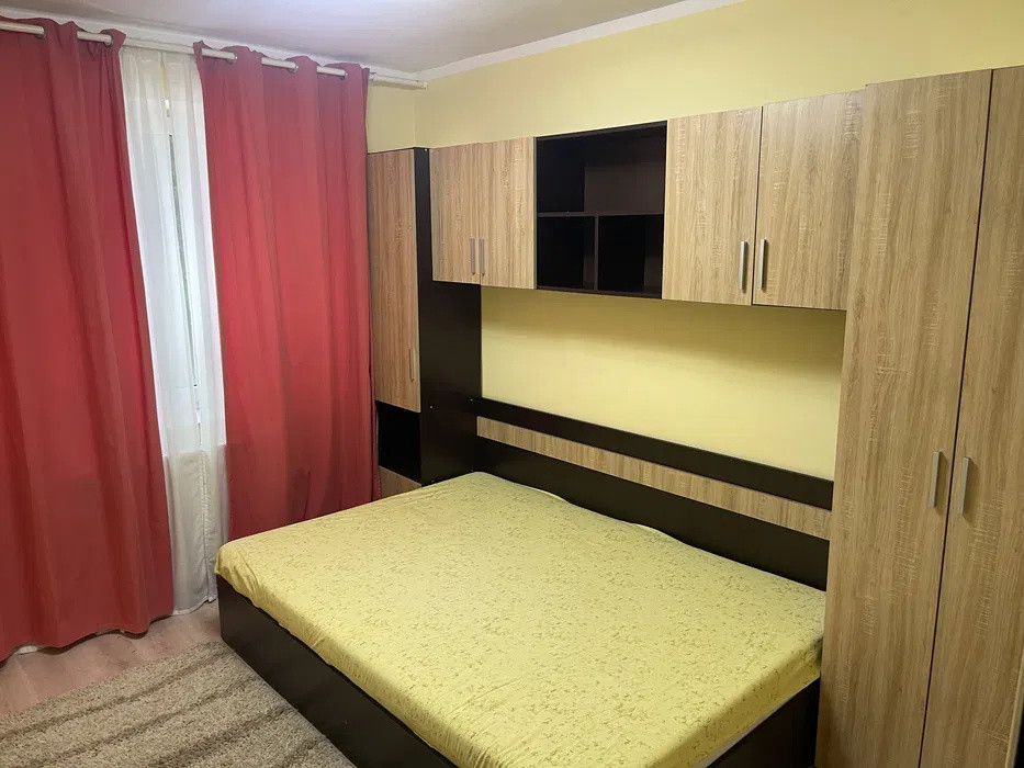 Apartament 3 camere, decomandat, 56 mp, zona FSEGA