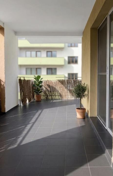Apartament cu 2 camere decomandate, terasa de 34 mp , etaj 2