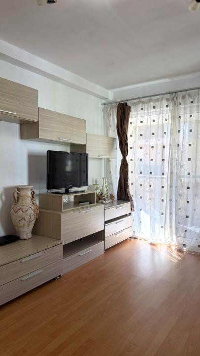 Apartament cu 2 camere decomandate, terasa de 34 mp , etaj 2