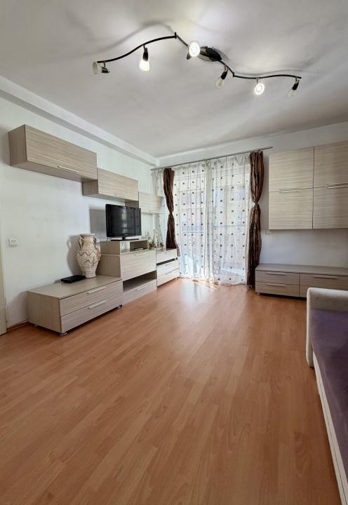 Apartament cu 2 camere decomandate, terasa de 34 mp , etaj 2
