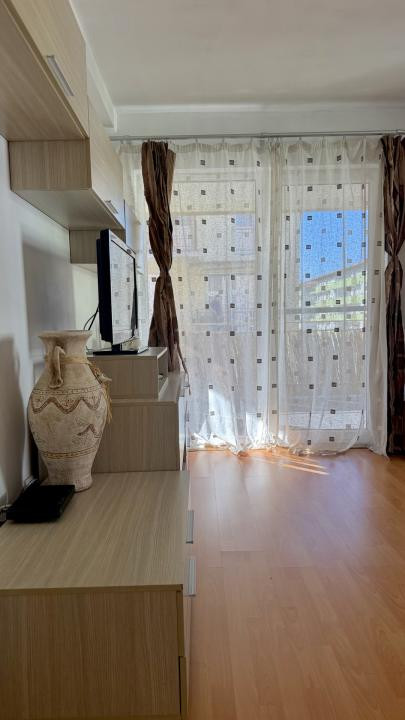 Apartament cu 2 camere decomandate, terasa de 34 mp , etaj 2
