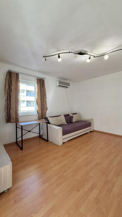 Apartament cu 2 camere decomandate, terasa de 34 mp , etaj 2