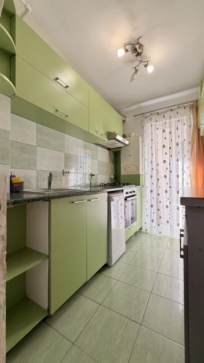 Apartament cu 2 camere decomandate, terasa de 34 mp , etaj 2