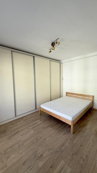 Apartament cu 2 camere decomandate, terasa de 34 mp , etaj 2