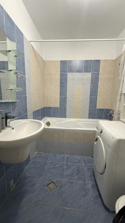 Apartament cu 2 camere decomandate, terasa de 34 mp , etaj 2