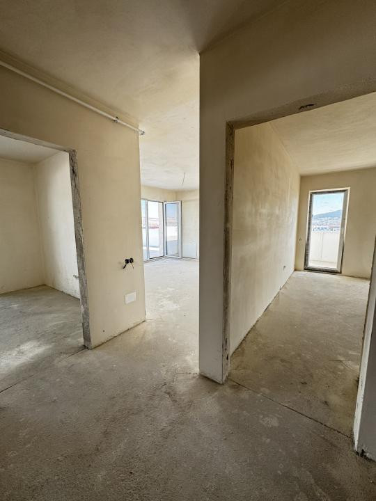 Apartament tip penthouse, 3 camere,58 mp,terasa 200 mp,Zona Eroilor