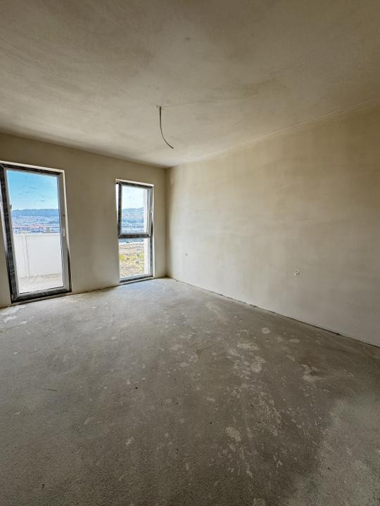 Apartament tip penthouse, 3 camere,58 mp,terasa 200 mp,Zona Eroilor