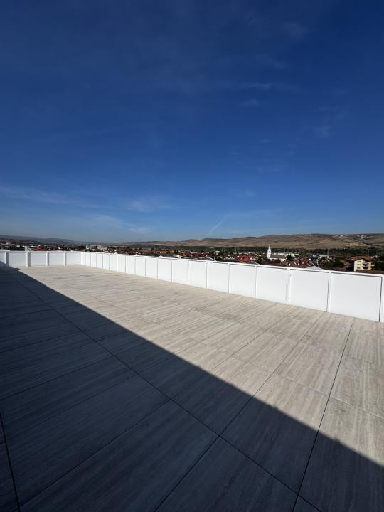 Apartament tip penthouse, 3 camere,58 mp,terasa 200 mp,Zona Eroilor