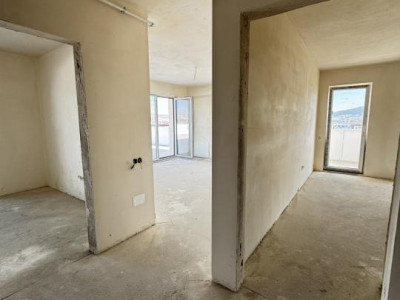Apartament tip penthouse, 3 camere,58 mp,terasa 200 mp,Zona Eroilor