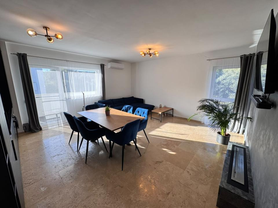 Apartament cu 3 camere, 2 bai, parcare, 2 balcoane, zona Stejarului 