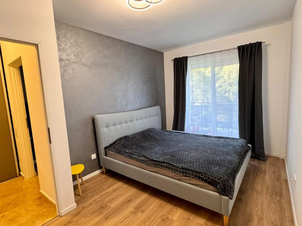 Apartament cu 3 camere, 2 bai, parcare, 2 balcoane, zona Stejarului 