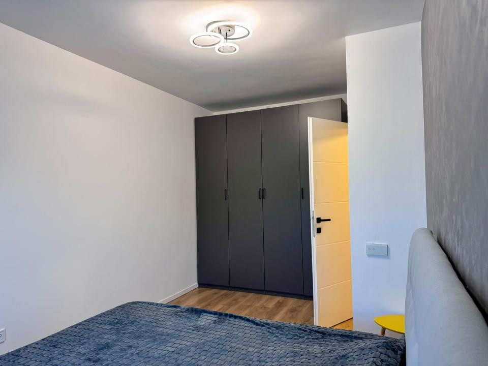 Apartament cu 3 camere, 2 bai, parcare, 2 balcoane, zona Stejarului 