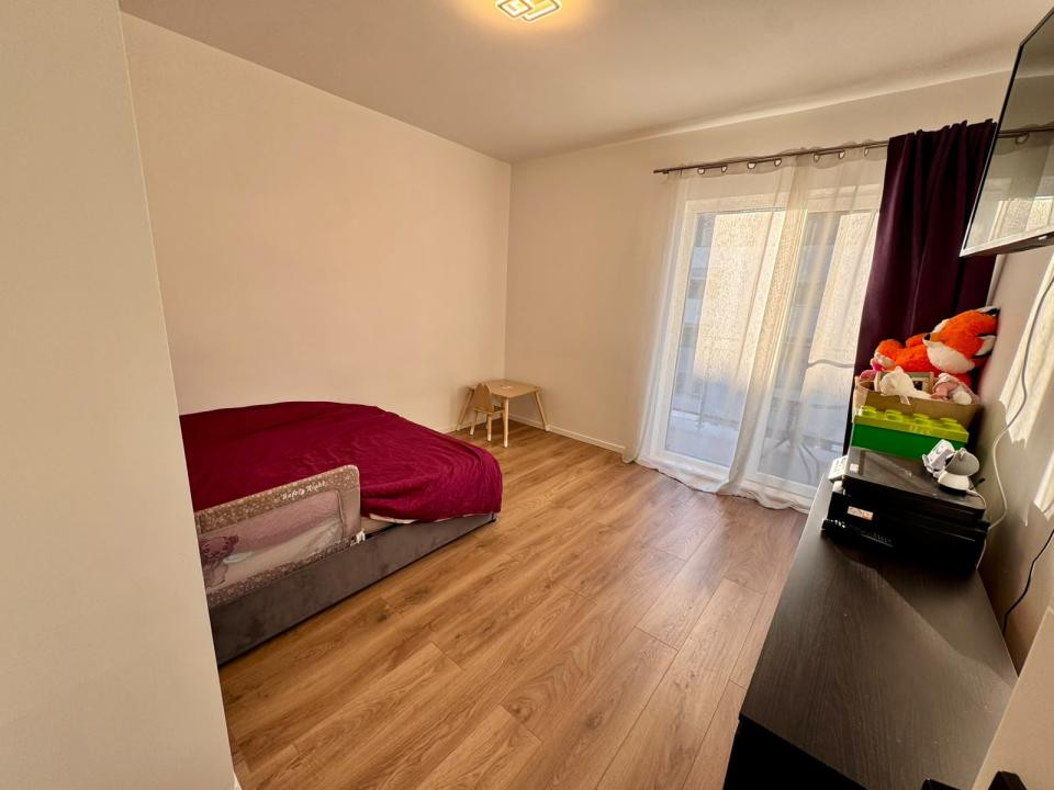Apartament cu 3 camere, 2 bai, parcare, 2 balcoane, zona Stejarului 