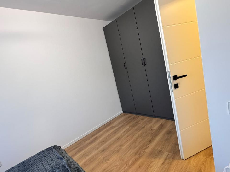 Apartament cu 3 camere, 2 bai, parcare, 2 balcoane, zona Stejarului 