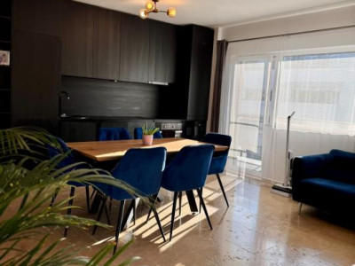 Apartament cu 3 camere, 2 bai, parcare, 2 balcoane, zona Stejarului 