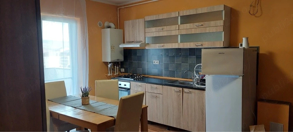 Apartament cu 2 camere, 47 mp, balcon, zona Eroilor 