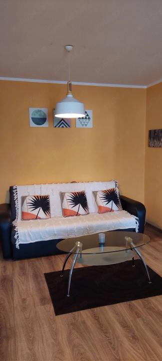 Apartament cu 2 camere, 47 mp, balcon, zona Eroilor 