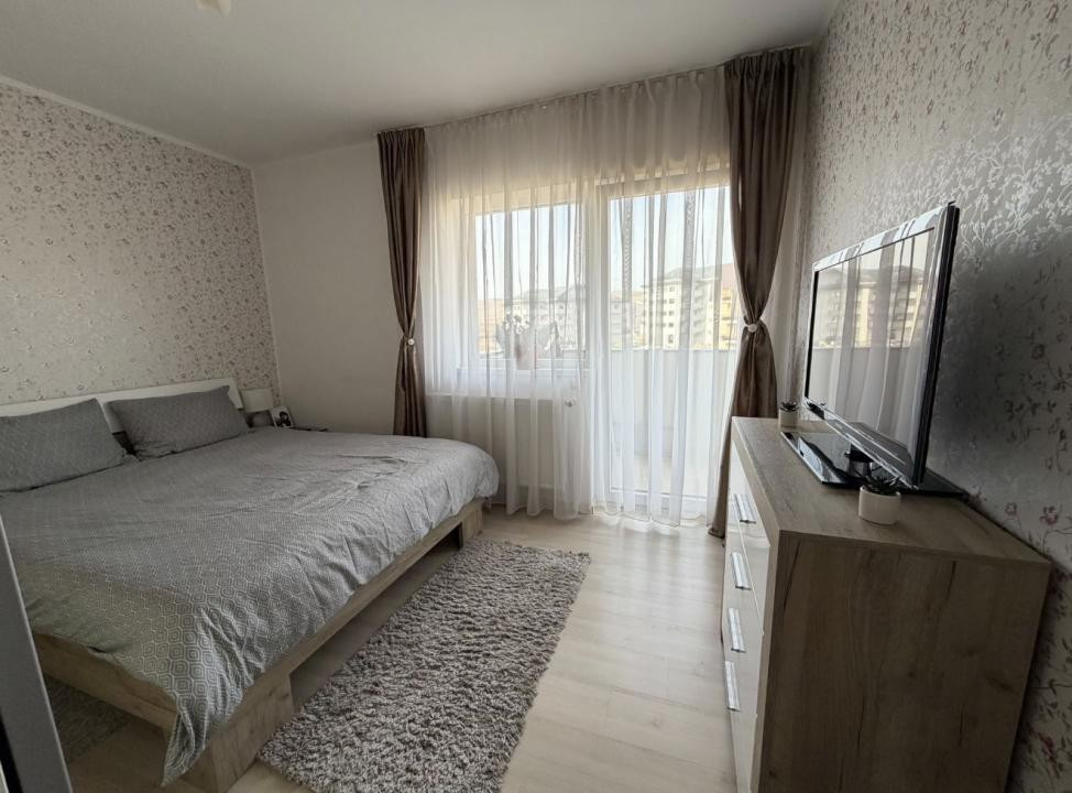 Apartament cu 2 camere,terasa,parcare inclusa,etaj intermediar 