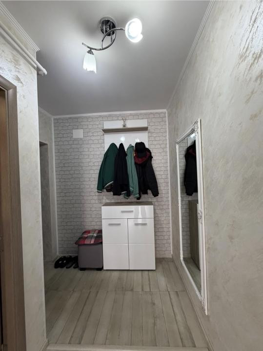Apartament cu 2 camere,terasa,parcare inclusa,etaj intermediar 