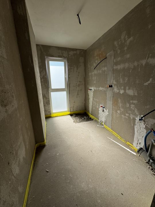 Apartament de 4 camere, 93 mp, Semifinisat, Zona Marasti