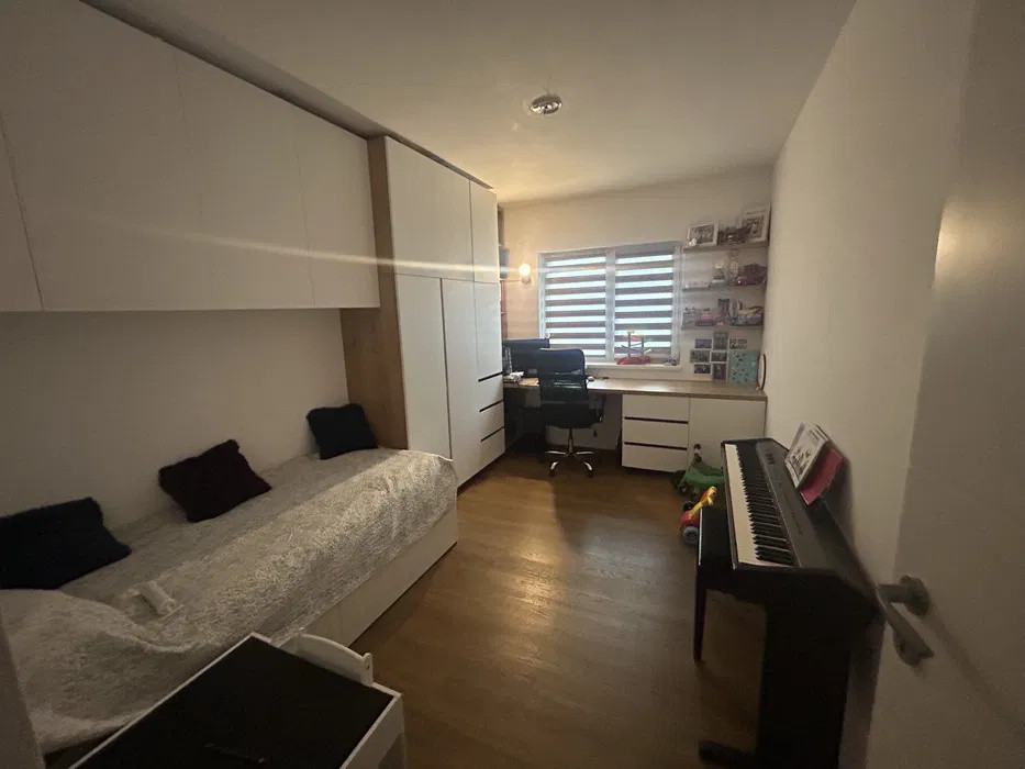Apartament cu 3 camere, 2 bai, parcare, zona Cetatii