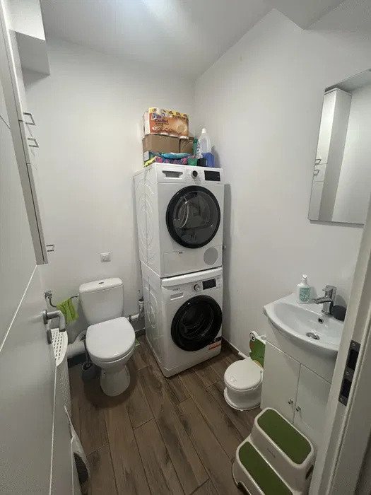 Apartament cu 3 camere, 2 bai, parcare, zona Cetatii