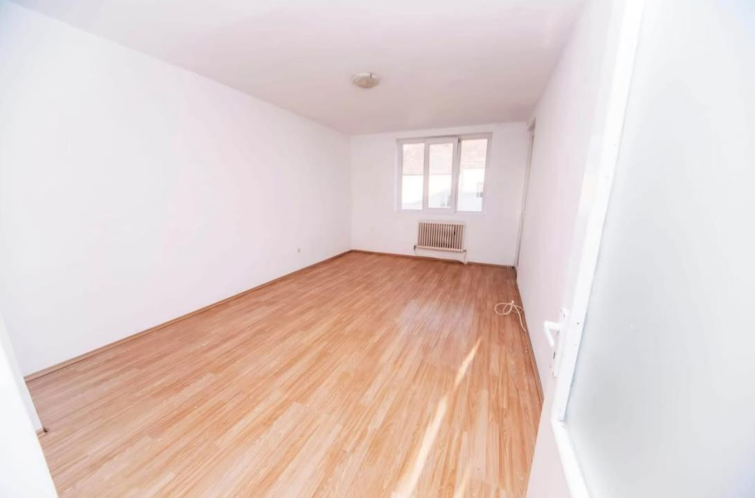 Apartament de vanzare 3 camere zona Gheorghe Doja!