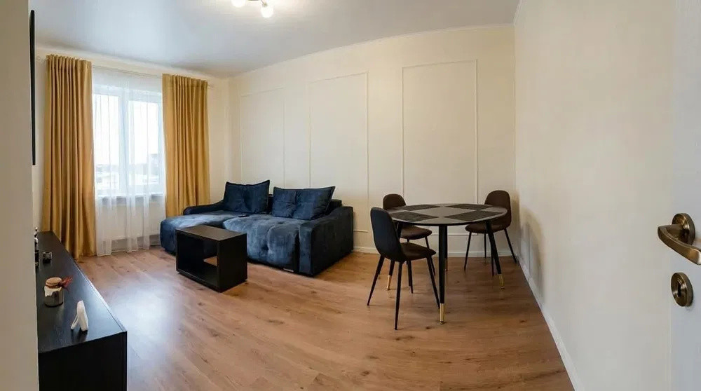 Apartament decomandat, parcare, balcon, zona Eroilor