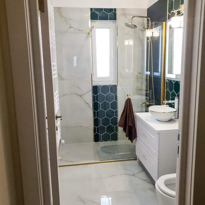 Apartament decomandat, parcare, balcon, zona Eroilor