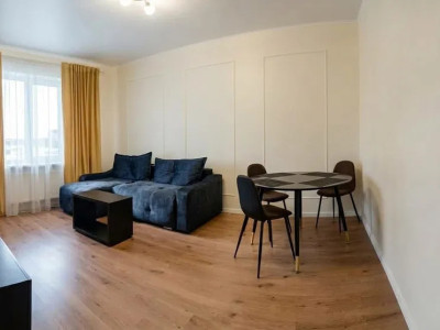 Apartament decomandat, parcare, balcon, zona Eroilor