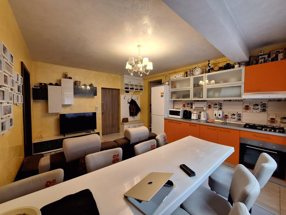 Apartament cu 3 camere, gradina, parcare, zona Stejarului 