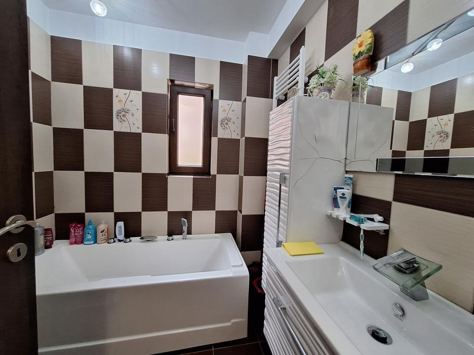 Apartament cu 3 camere, gradina, parcare, zona Stejarului 
