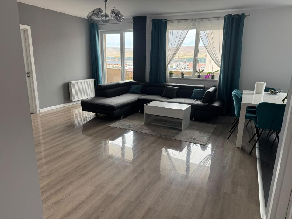 Apartament cu 3 camere, 70 mp, 2 balcoane, zona Teilor