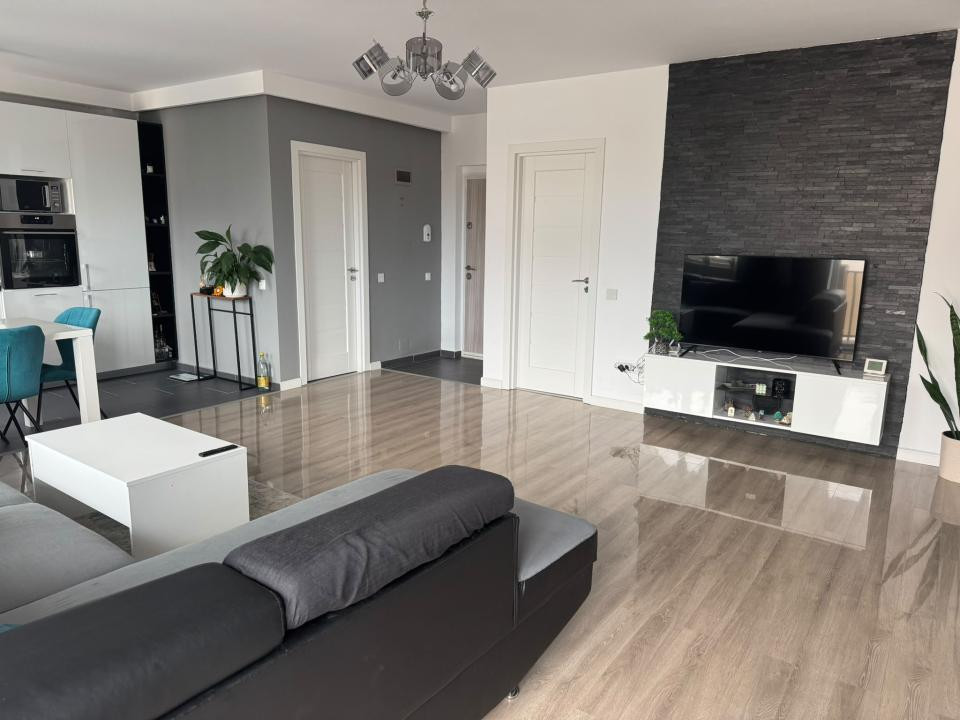 Apartament cu 3 camere, 70 mp, 2 balcoane, zona Teilor