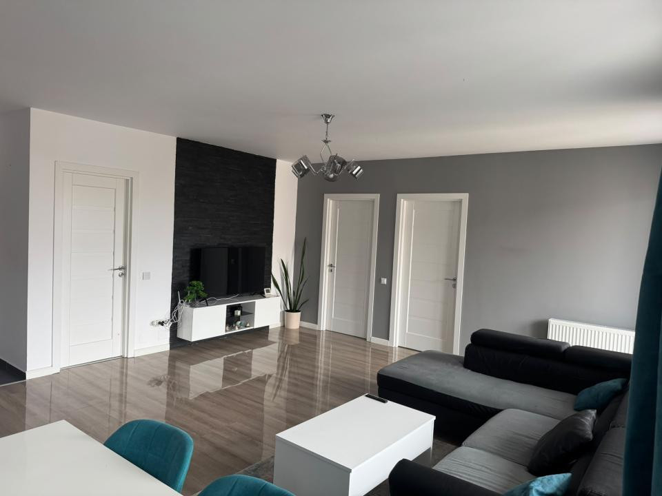 Apartament cu 3 camere, 70 mp, 2 balcoane, zona Teilor