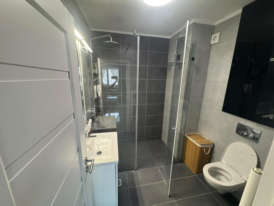 Apartament cu 3 camere, 70 mp, 2 balcoane, zona Teilor